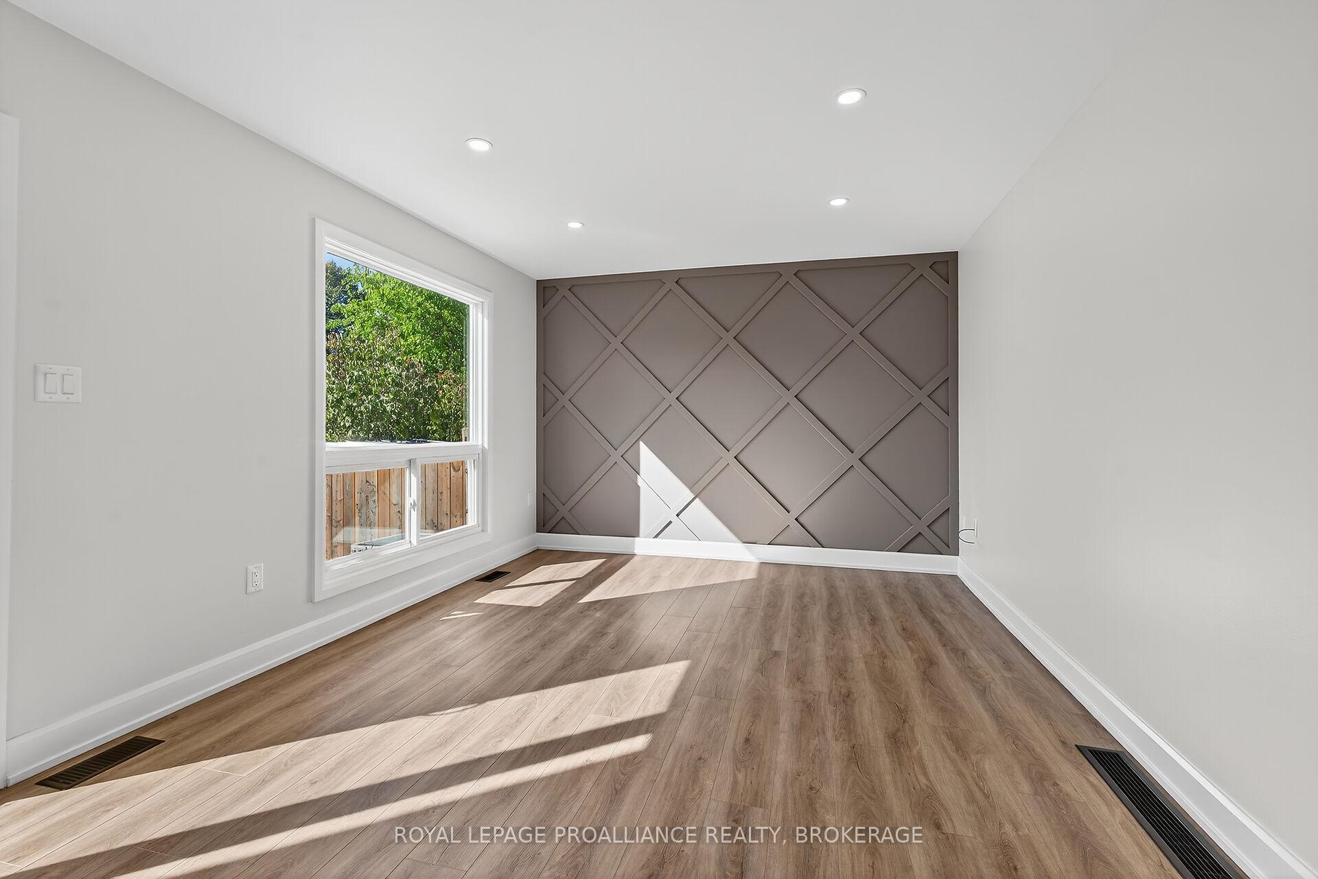 Photo 8 of 957 Oakview Avenue, Kingston, South of Taylor-Kidd Blvd — HOMEH