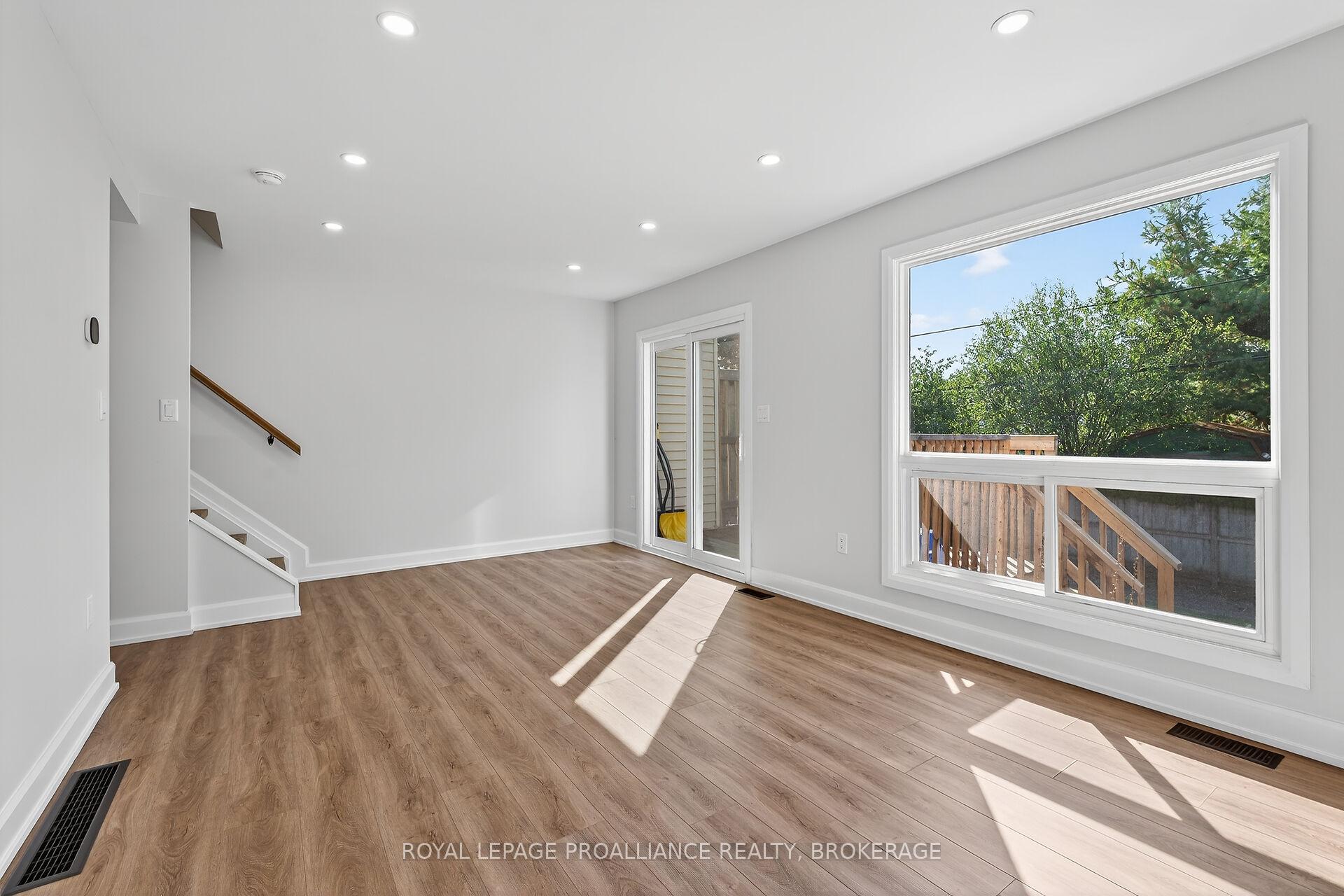 Photo 9 of 957 Oakview Avenue, Kingston, South of Taylor-Kidd Blvd — HOMEH