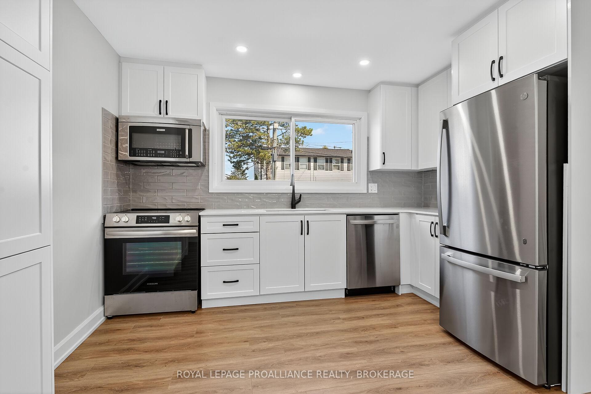 Photo 12 of 957 Oakview Avenue, Kingston, South of Taylor-Kidd Blvd — HOMEH