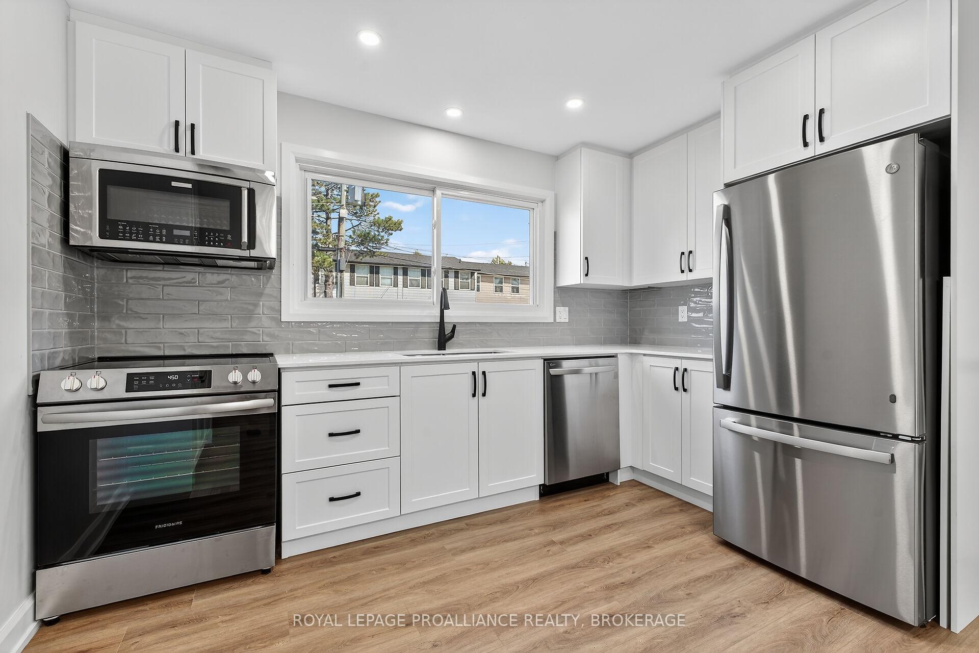 Photo 13 of 957 Oakview Avenue, Kingston, South of Taylor-Kidd Blvd — HOMEH