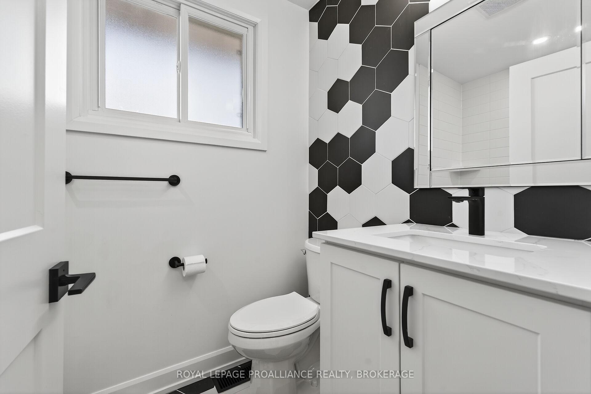Photo 18 of 957 Oakview Avenue, Kingston, South of Taylor-Kidd Blvd — HOMEH