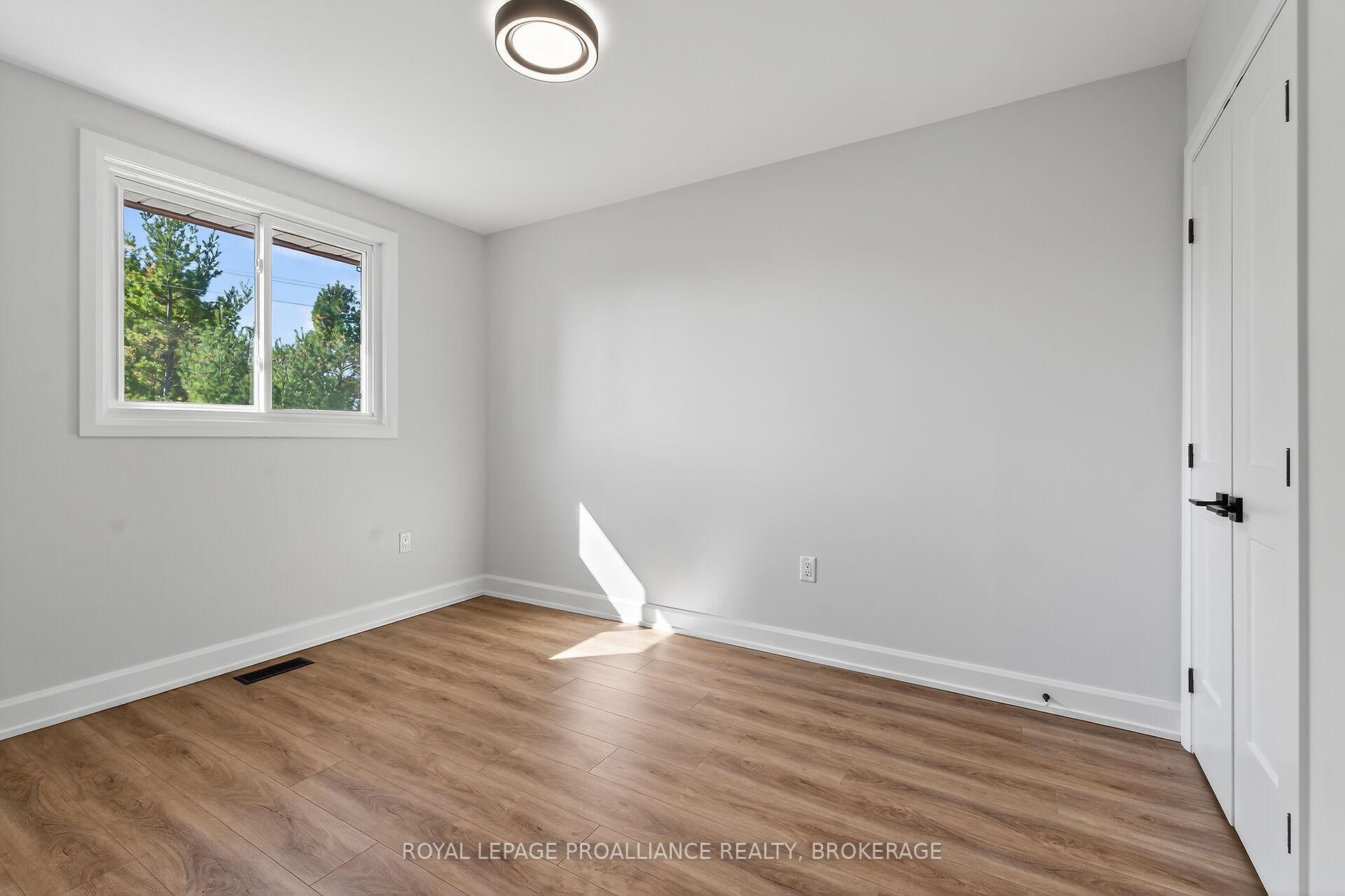 Photo 20 of 957 Oakview Avenue, Kingston, South of Taylor-Kidd Blvd — HOMEH