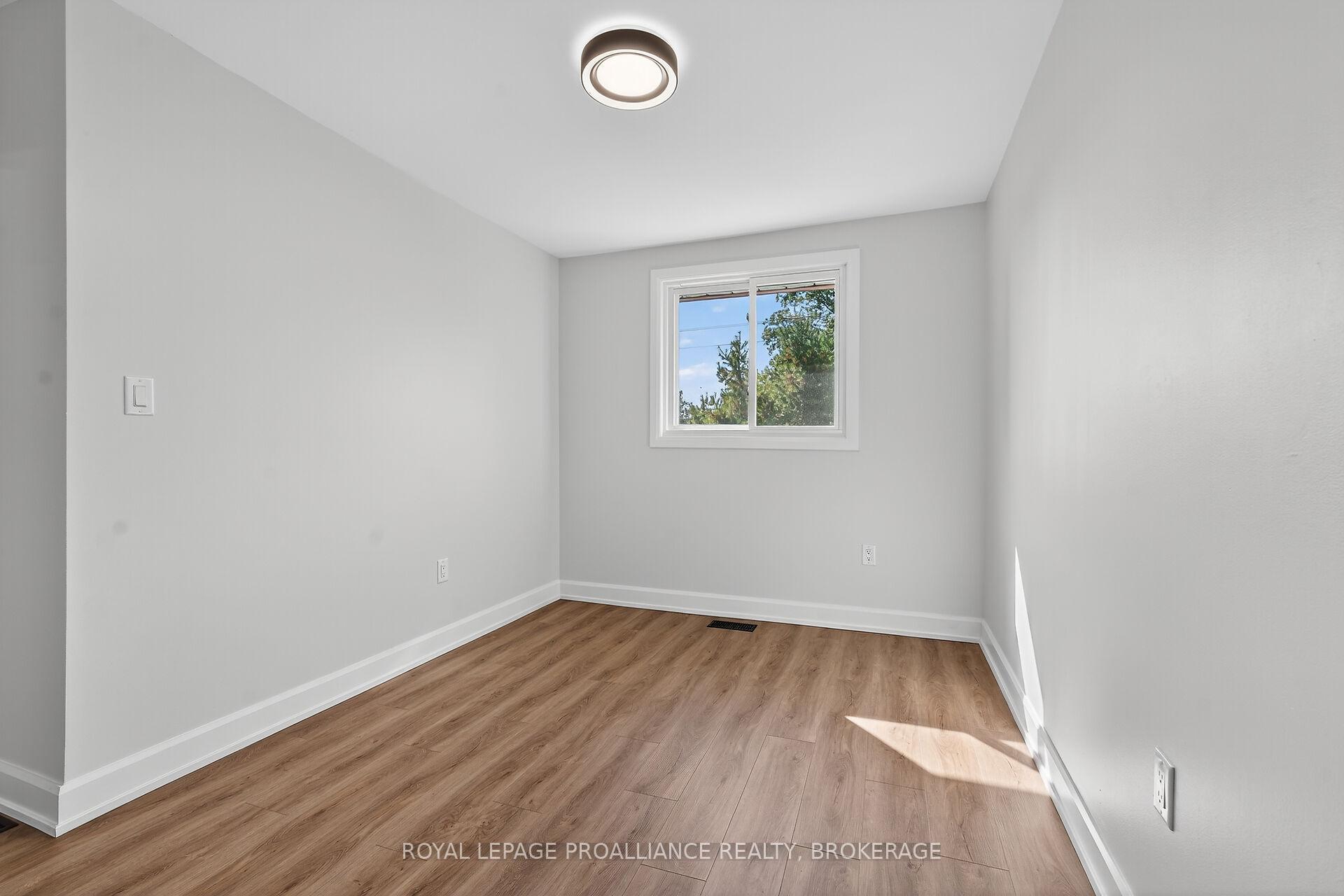 Photo 21 of 957 Oakview Avenue, Kingston, South of Taylor-Kidd Blvd — HOMEH