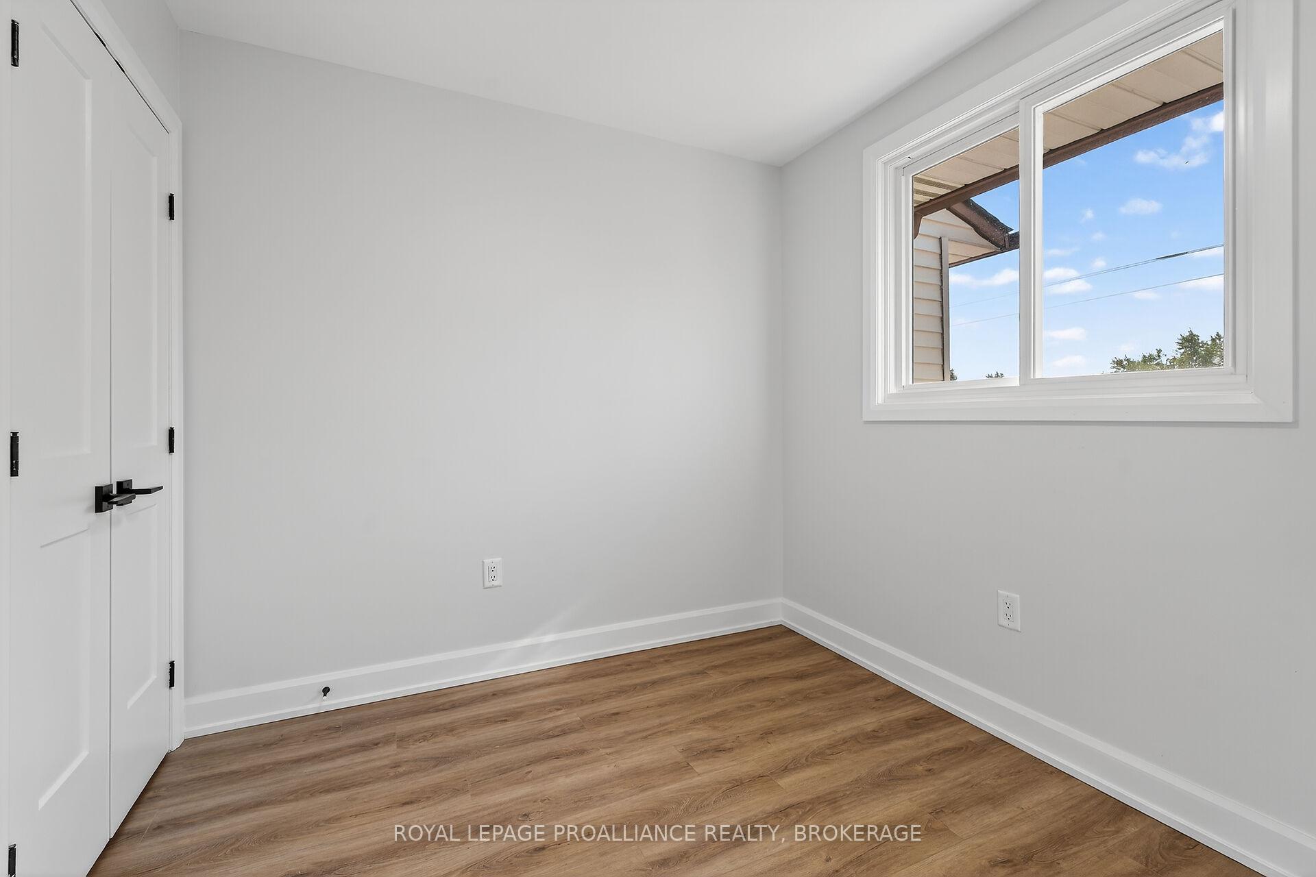 Photo 22 of 957 Oakview Avenue, Kingston, South of Taylor-Kidd Blvd — HOMEH