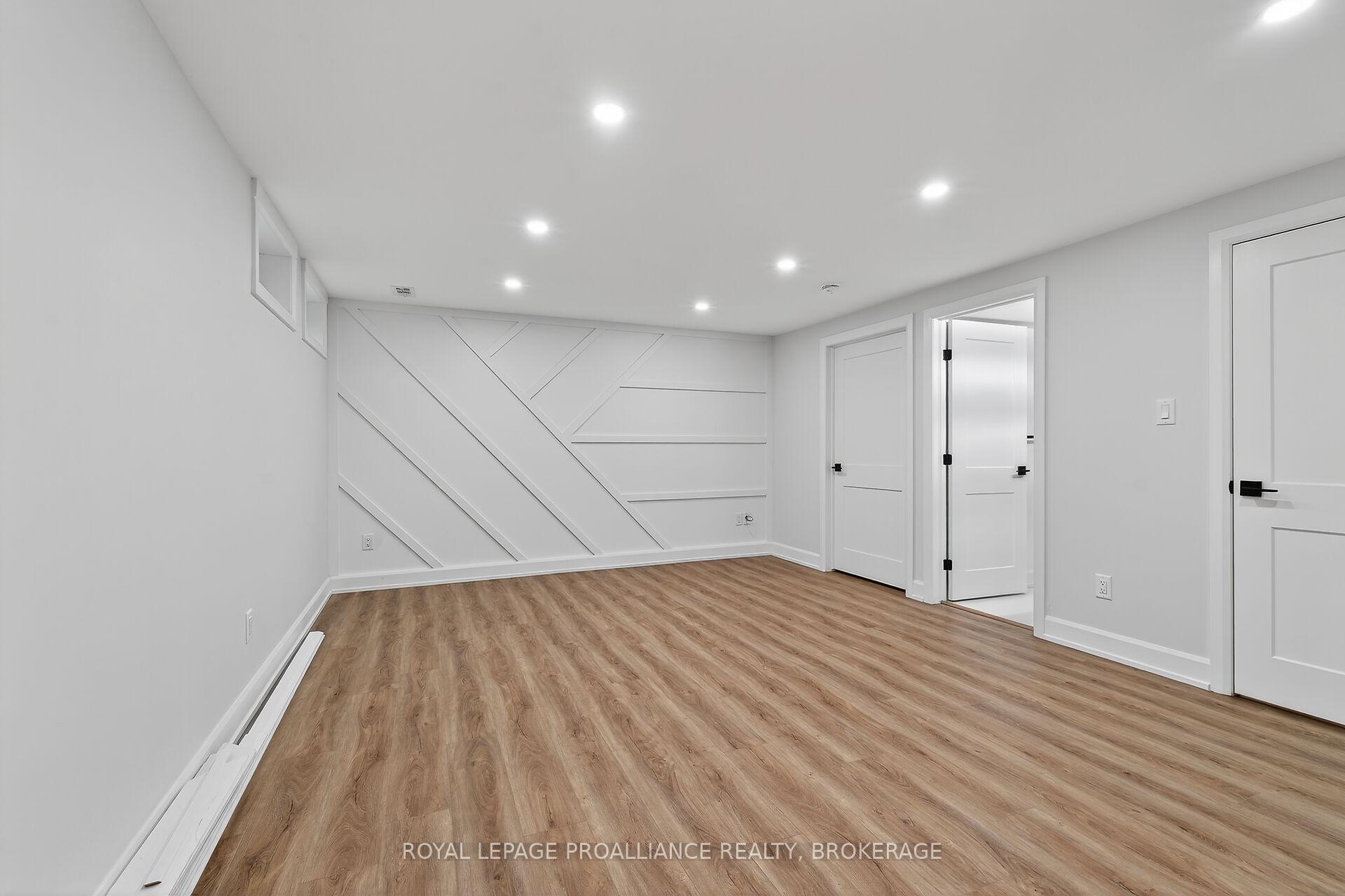 Photo 24 of 957 Oakview Avenue, Kingston, South of Taylor-Kidd Blvd — HOMEH
