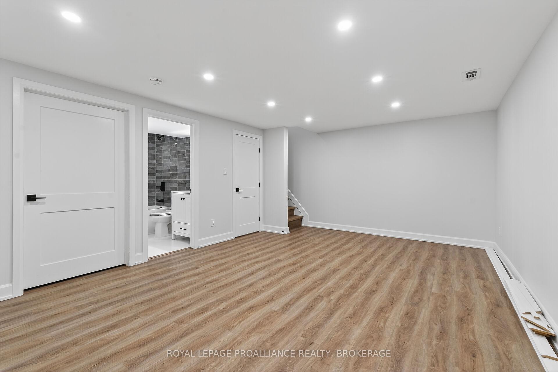 Photo 26 of 957 Oakview Avenue, Kingston, South of Taylor-Kidd Blvd — HOMEH
