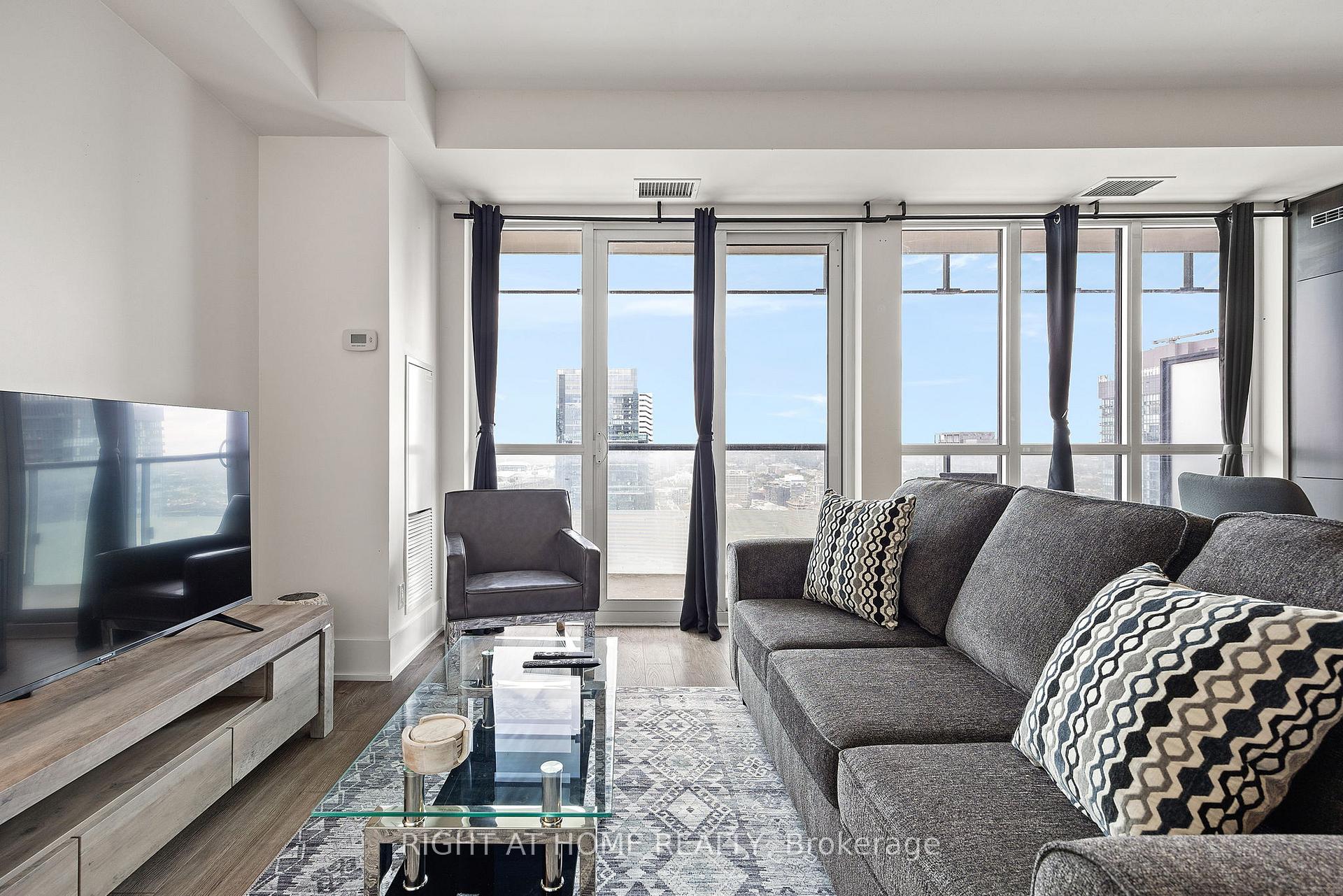 Photo 10 of Unit 3903, 300 front Street W, Toronto, Waterfront Communities — HOMEH