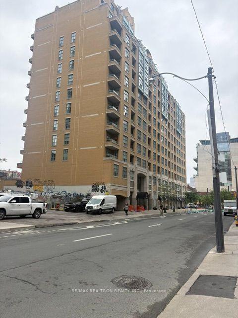 Front of Unit 401, 438 Richmond Street W