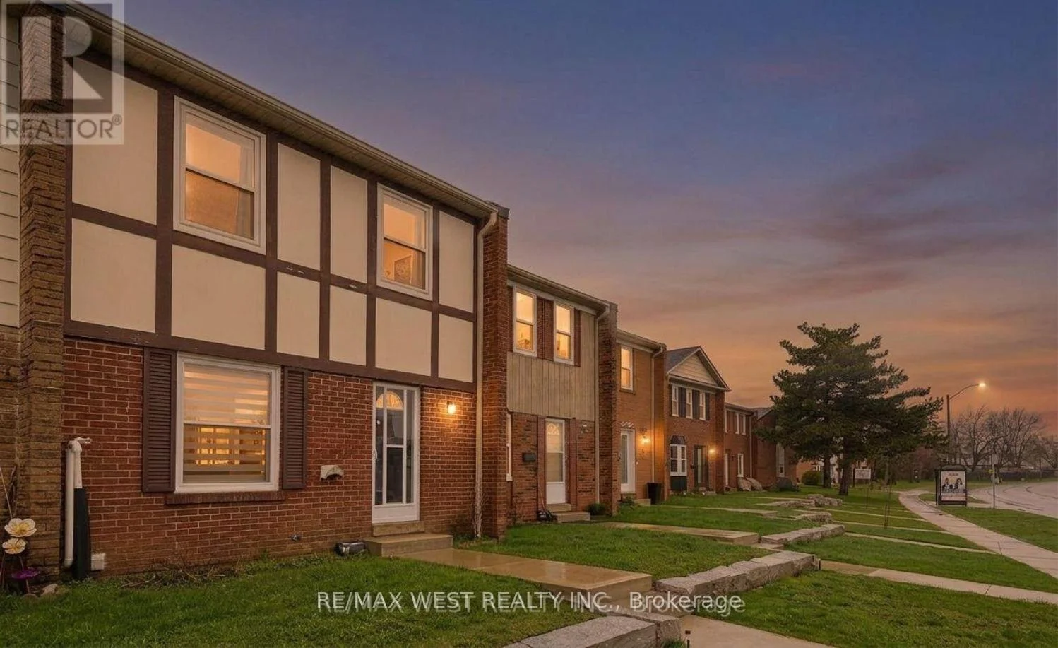Photo 2 of Unit 67, 900 Central Park Drive, Brampton, Northgate — HOMEH