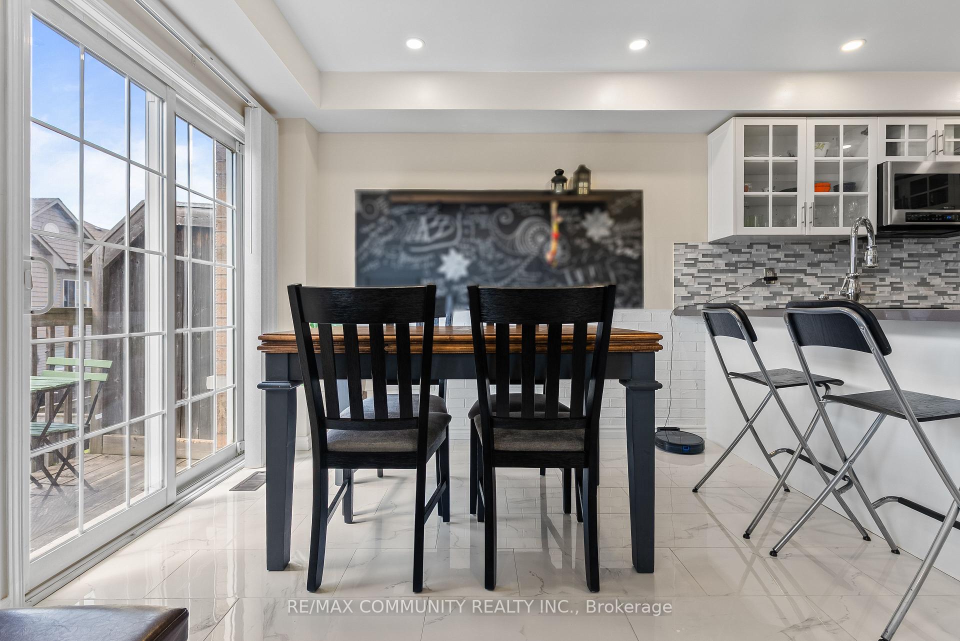 Photo 10 of 32 Bartolo Lane, Ajax, Central — HOMEH