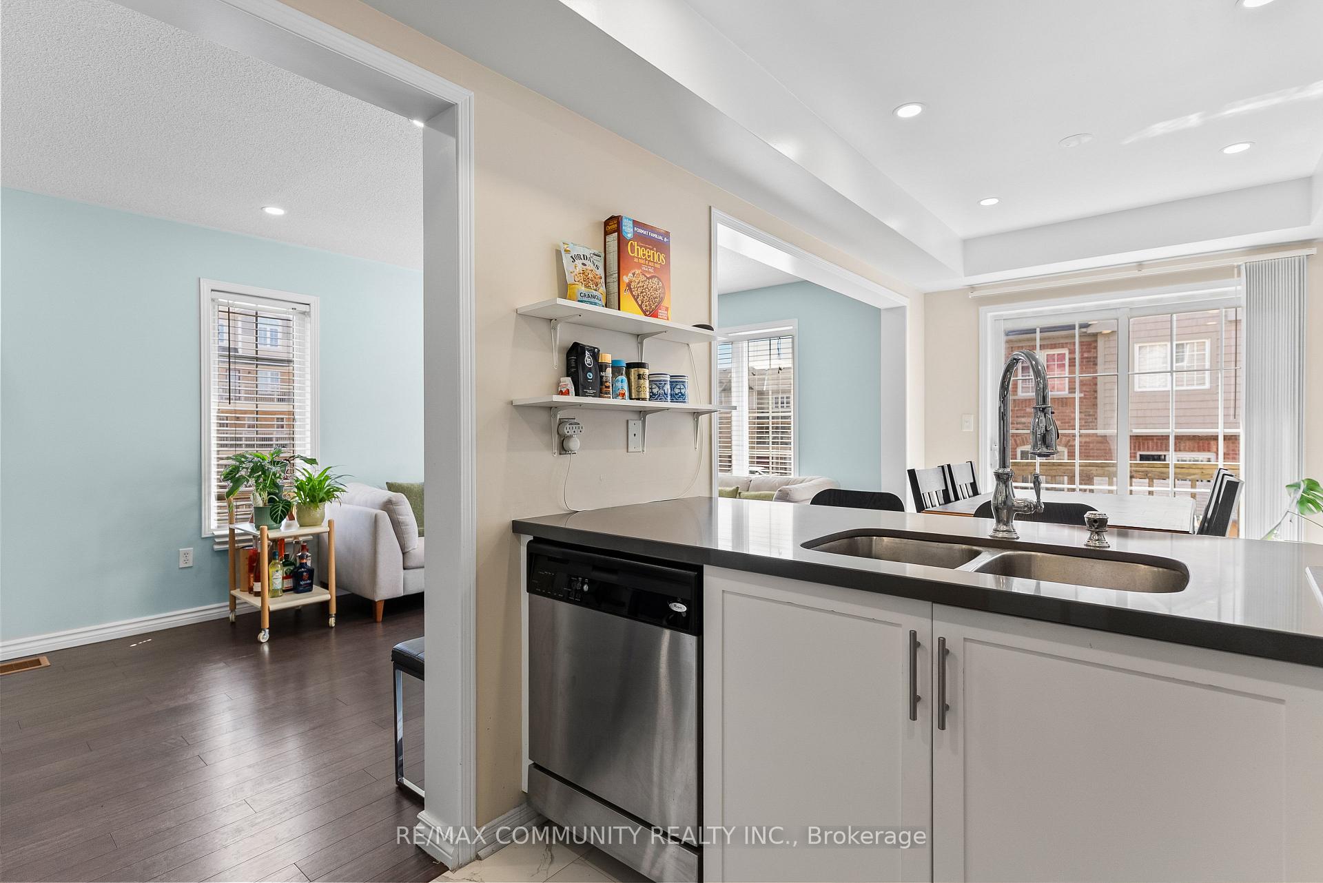 Photo 12 of 32 Bartolo Lane, Ajax, Central — HOMEH