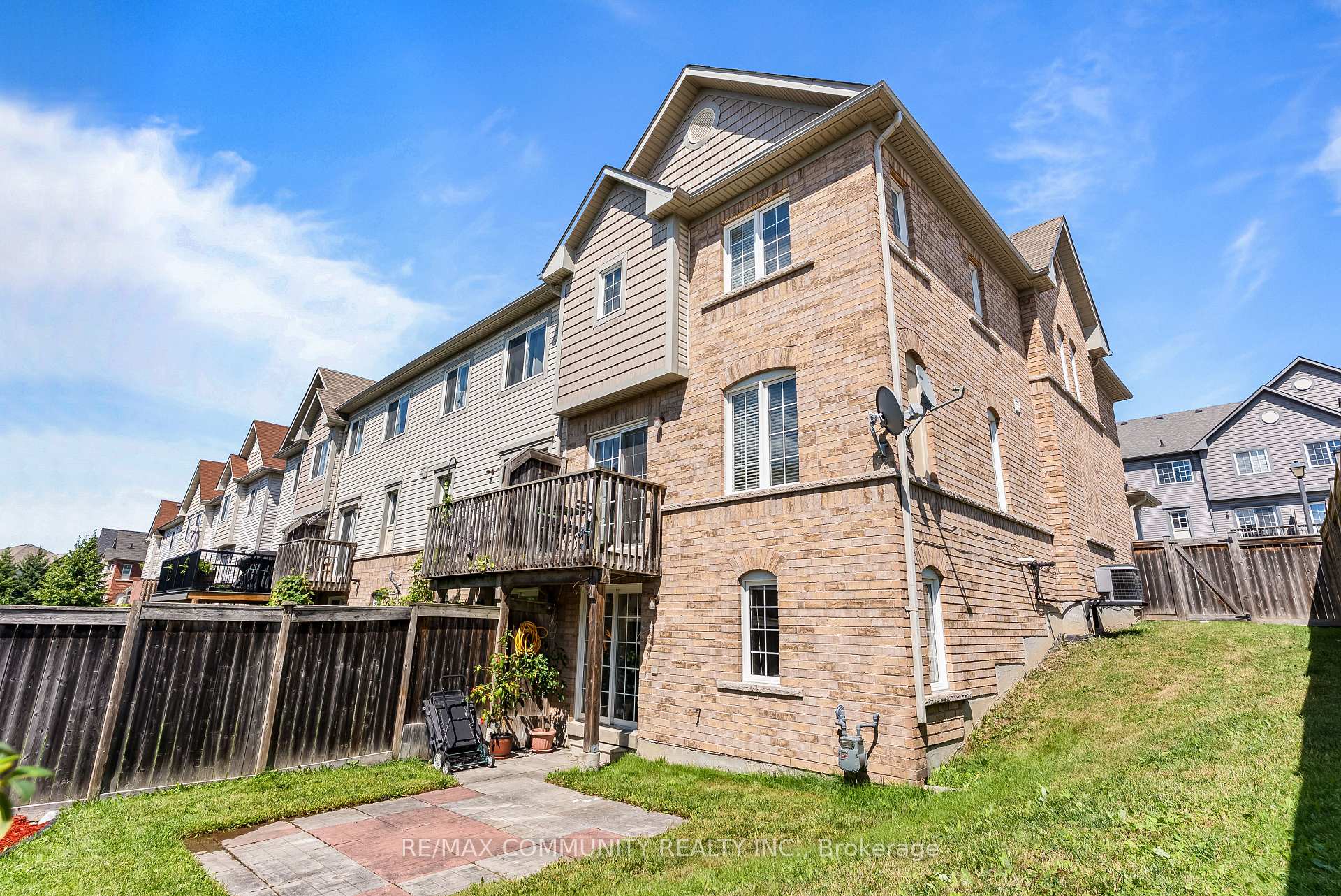 Photo 38 of 32 Bartolo Lane, Ajax, Central — HOMEH