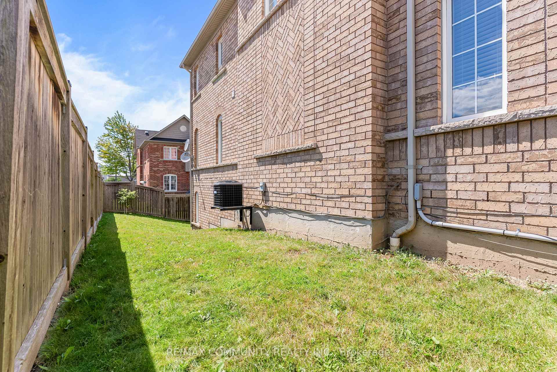 Photo 41 of 32 Bartolo Lane, Ajax, Central — HOMEH