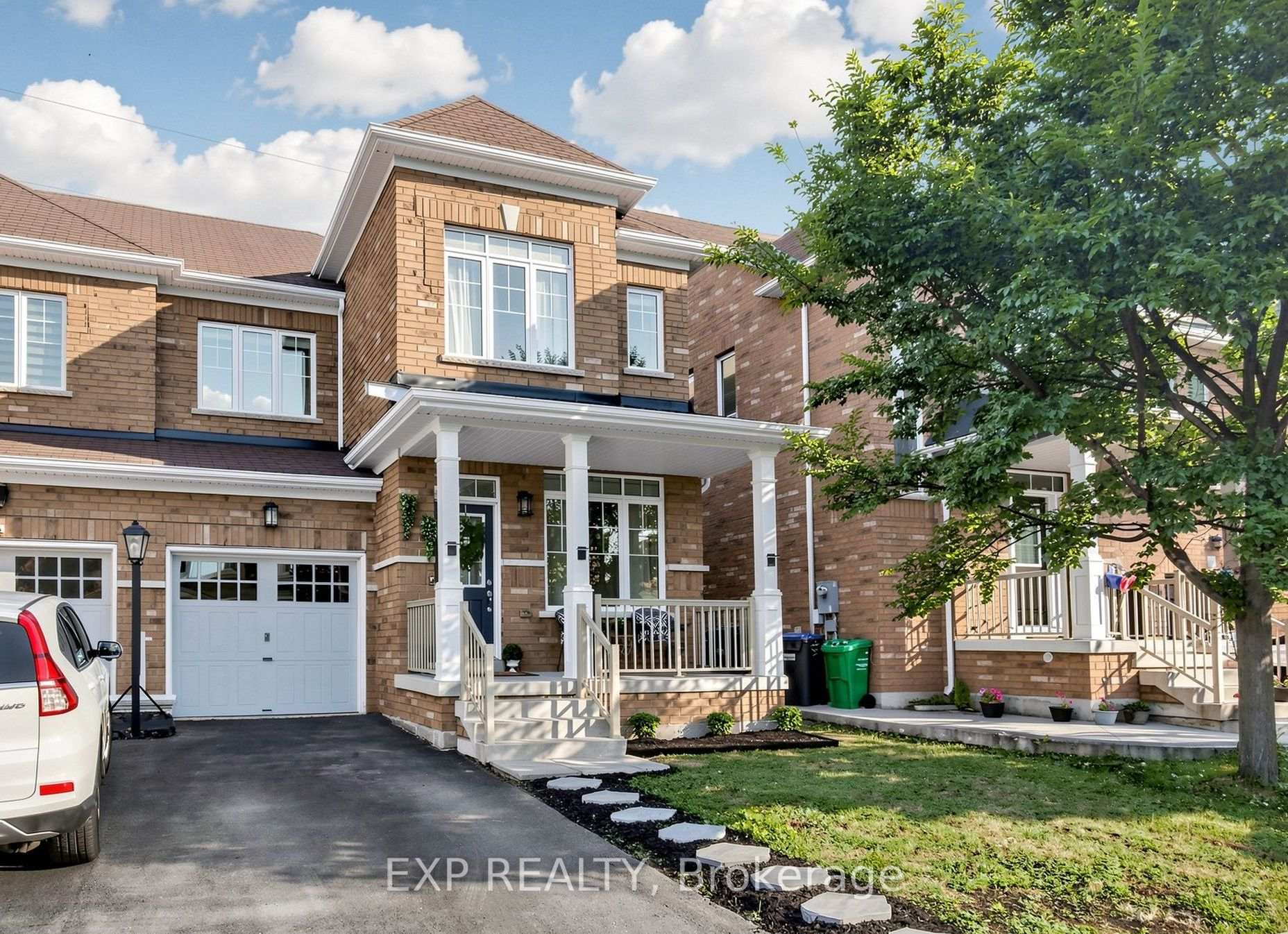 Photo 2 of 10 Borrelli Drive, Brampton, Credit Valley — HOMEH