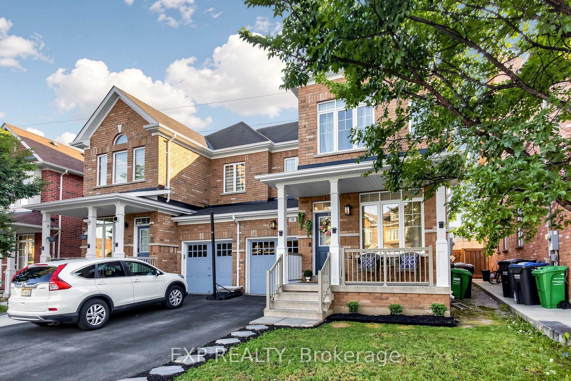 Photo 3 of 10 Borrelli Drive, Brampton, Credit Valley — HOMEH