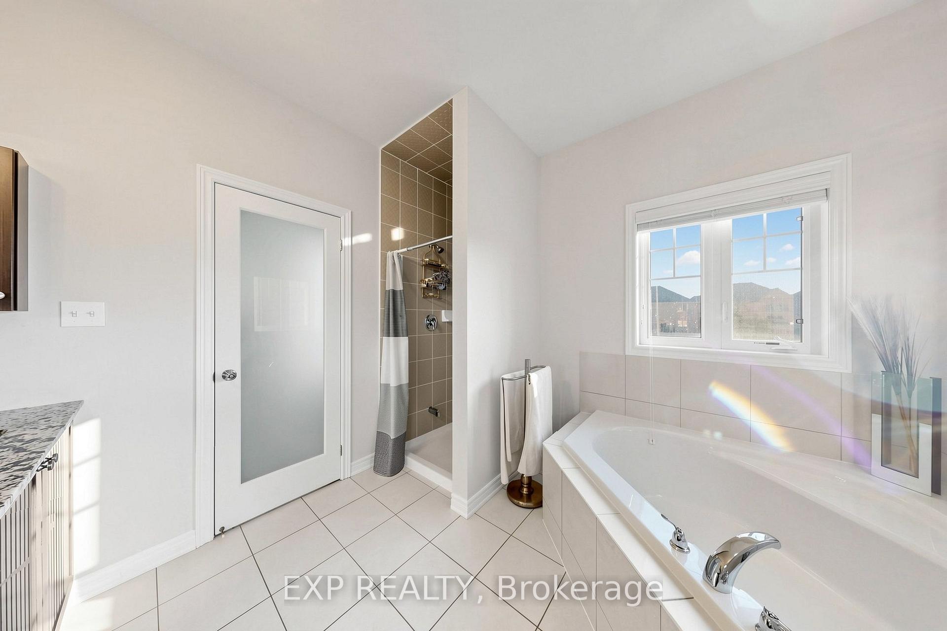 Photo 35 of 10 Borrelli Drive, Brampton, Credit Valley — HOMEH