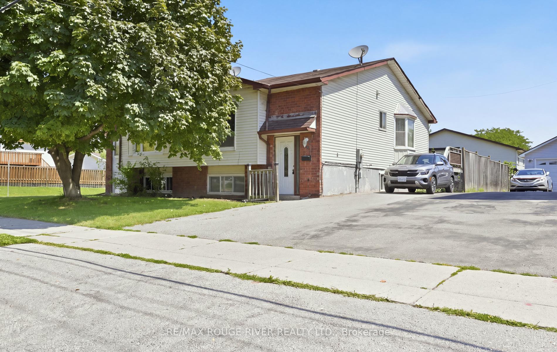 Photo 2 of 923 Glen Street, Oshawa, Lakeview — HOMEH