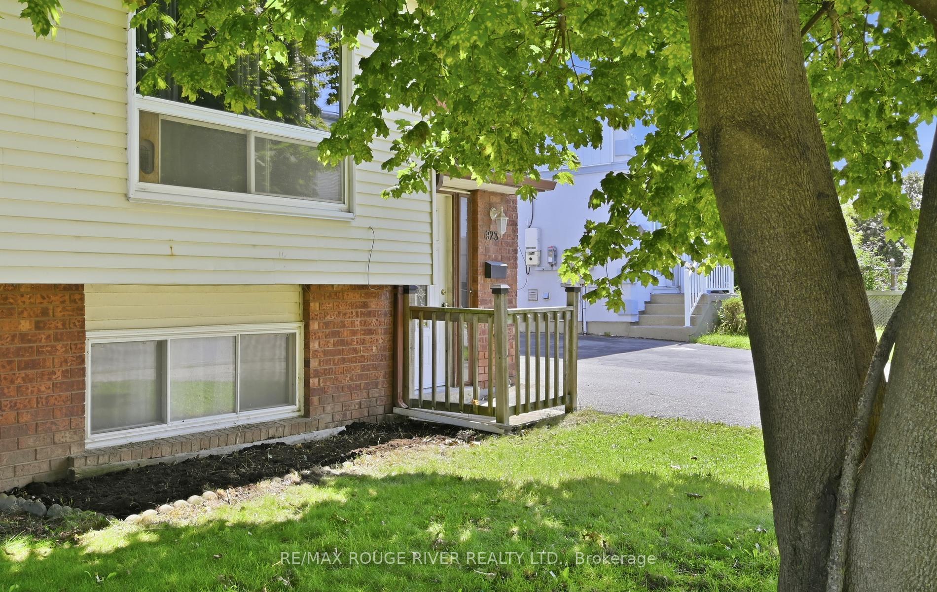 Photo 4 of 923 Glen Street, Oshawa, Lakeview — HOMEH