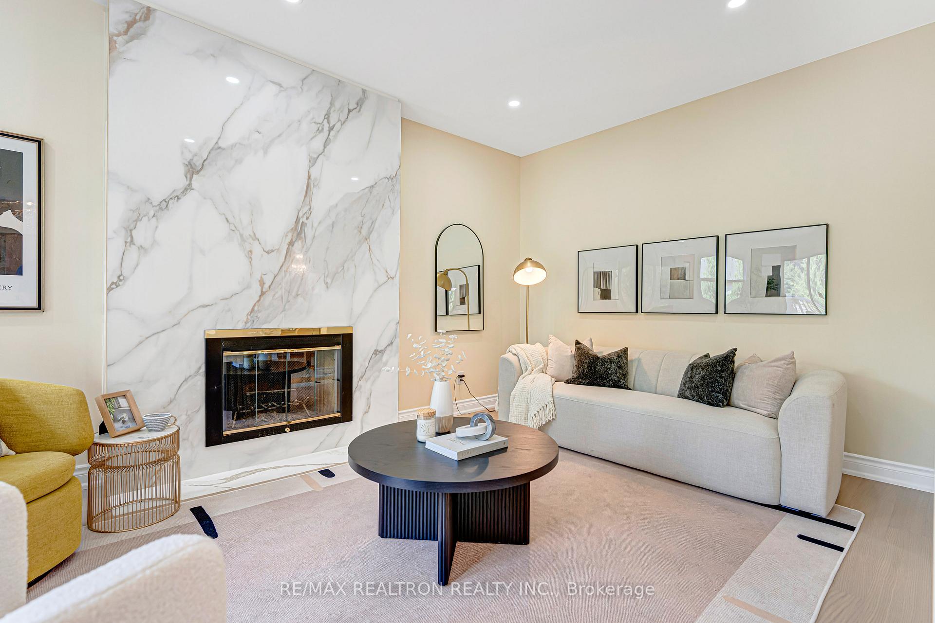 Photo 2 of 27 Captain Francis Drive, Markham, Buttonville — HOMEH