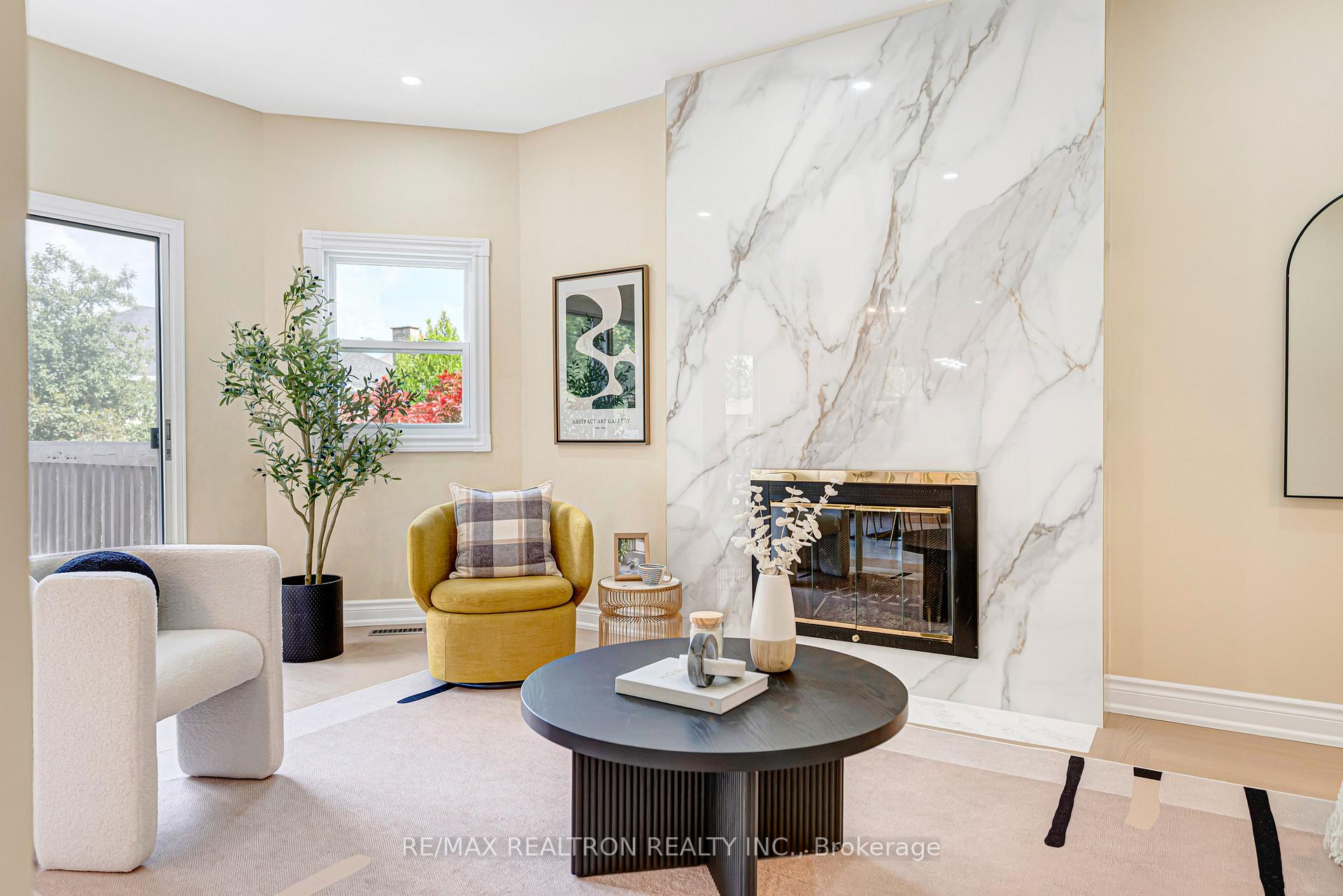 Photo 3 of 27 Captain Francis Drive, Markham, Buttonville — HOMEH