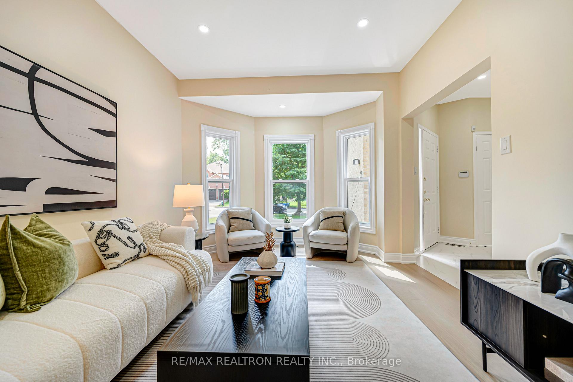 Photo 8 of 27 Captain Francis Drive, Markham, Buttonville — HOMEH