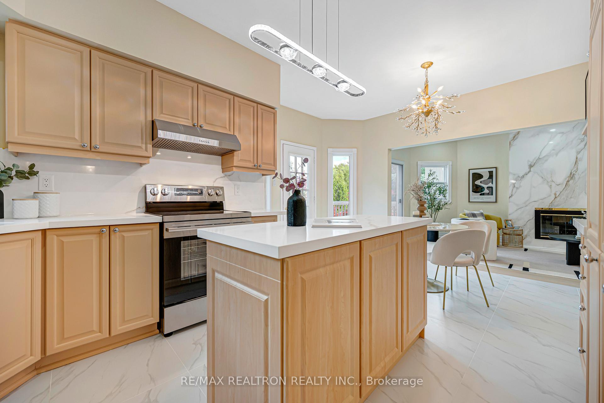 Photo 12 of 27 Captain Francis Drive, Markham, Buttonville — HOMEH