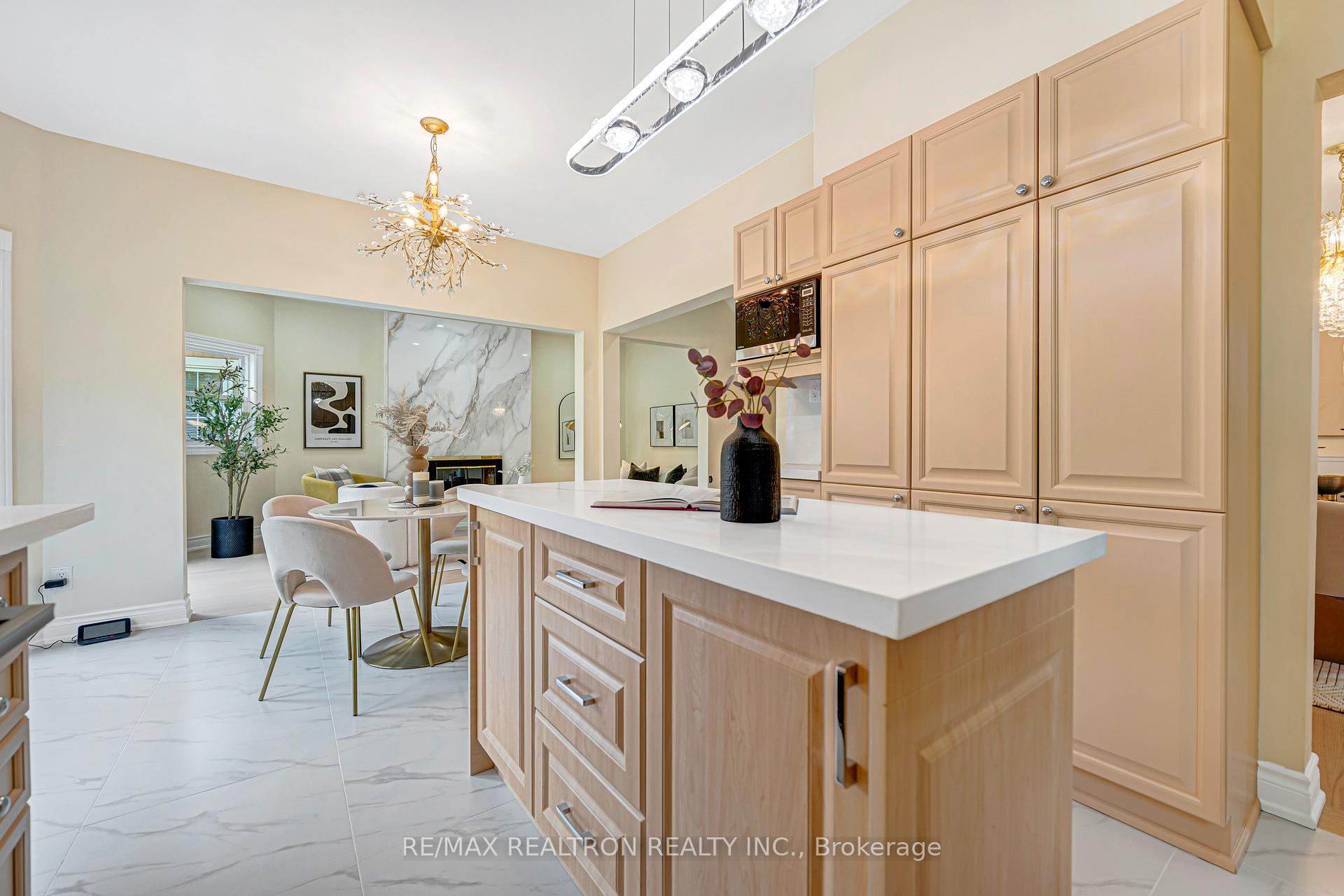 Photo 13 of 27 Captain Francis Drive, Markham, Buttonville — HOMEH