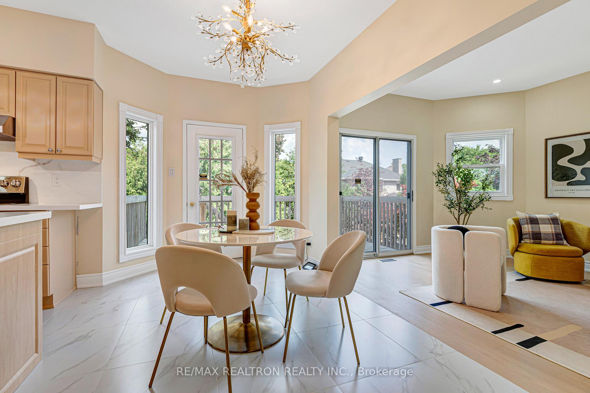 Photo 17 of 27 Captain Francis Drive, Markham, Buttonville — HOMEH
