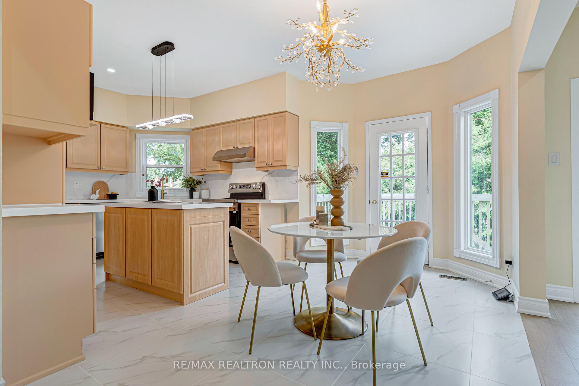Photo 21 of 27 Captain Francis Drive, Markham, Buttonville — HOMEH