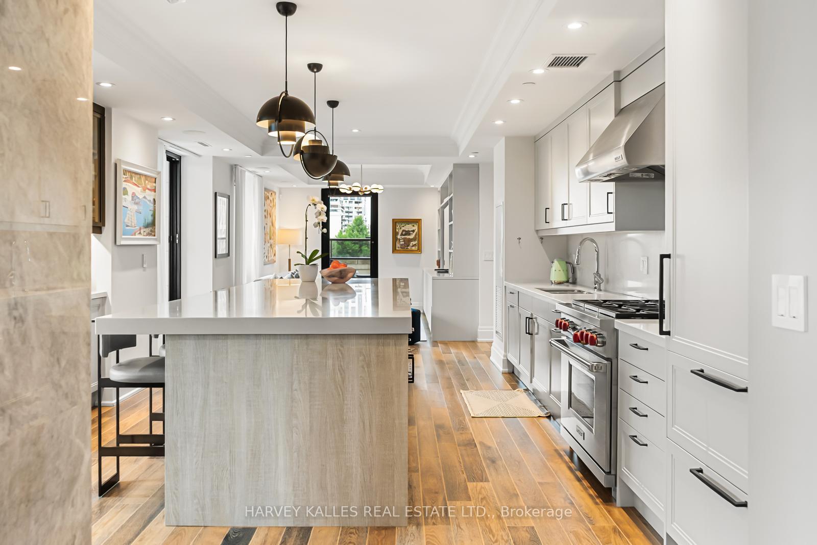 Photo 7 of Unit 701, 1 Forest Hill Road, Toronto, Casa Loma — HOMEH