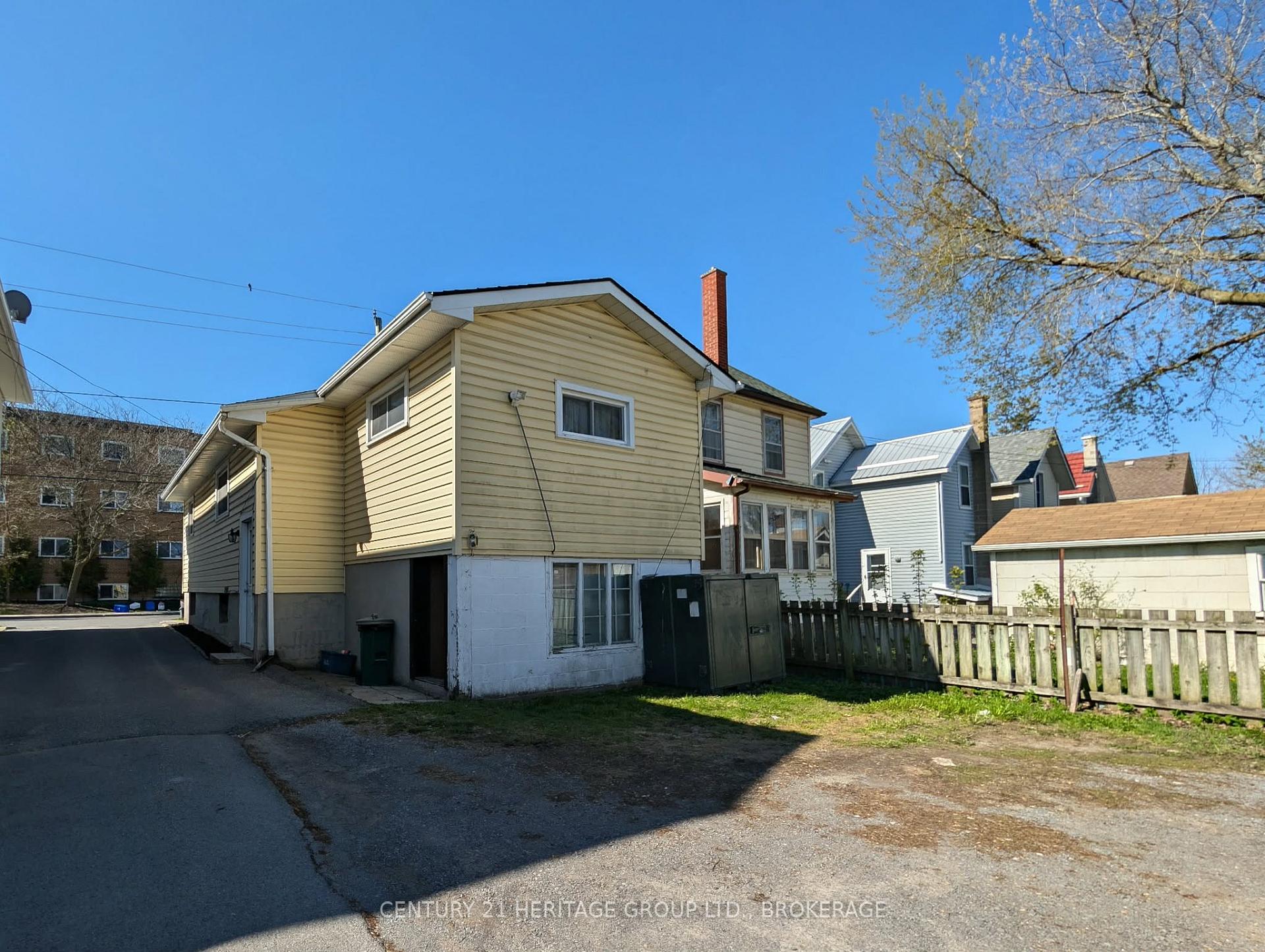 Photo 3 of 149 Pine Street, Kingston, East of Sir John A. Blvd — HOMEH