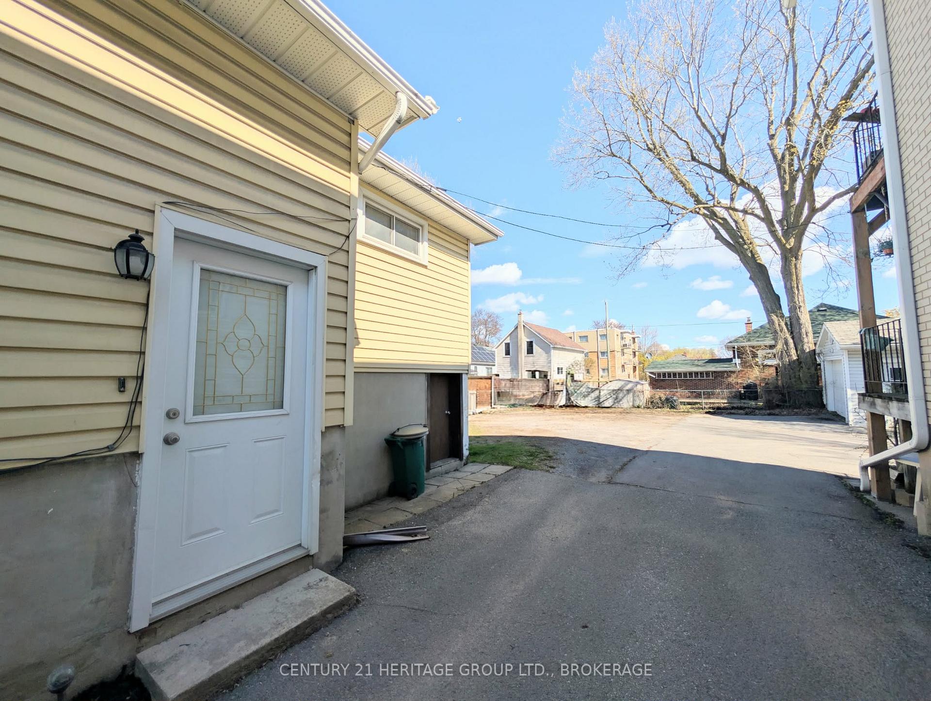 Photo 4 of 149 Pine Street, Kingston, East of Sir John A. Blvd — HOMEH