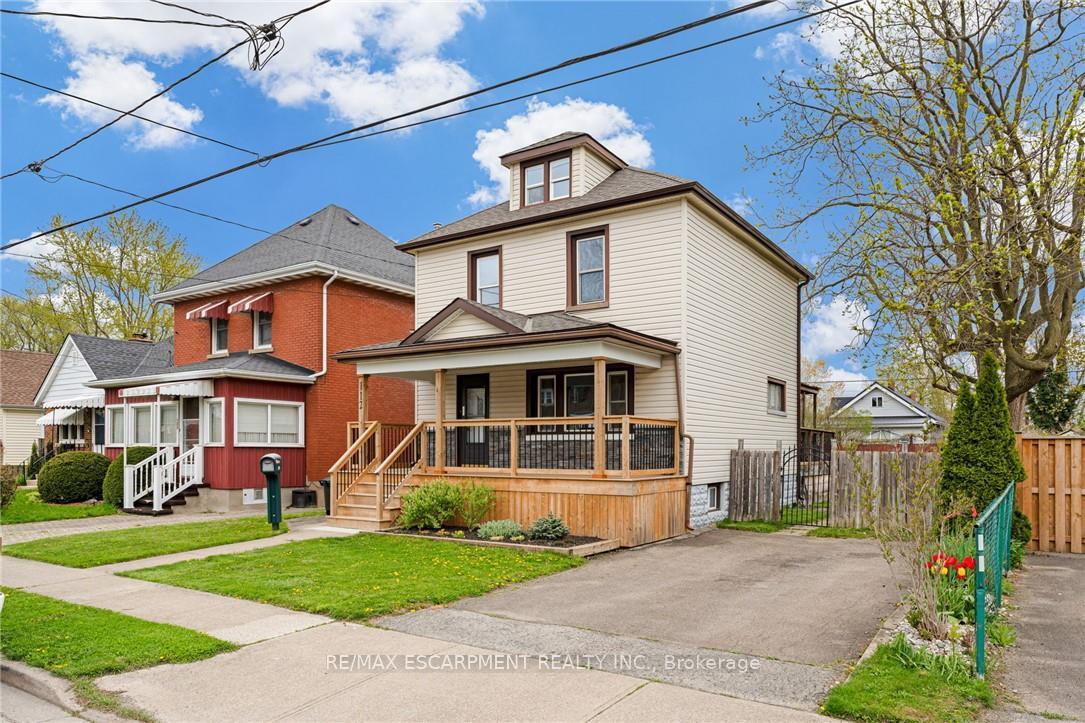 Photo 3 of 112 Oakland Avenue, Welland, Broadway — HOMEH