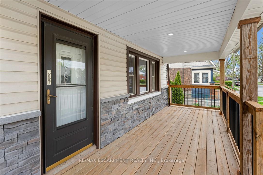 Photo 4 of 112 Oakland Avenue, Welland, Broadway — HOMEH