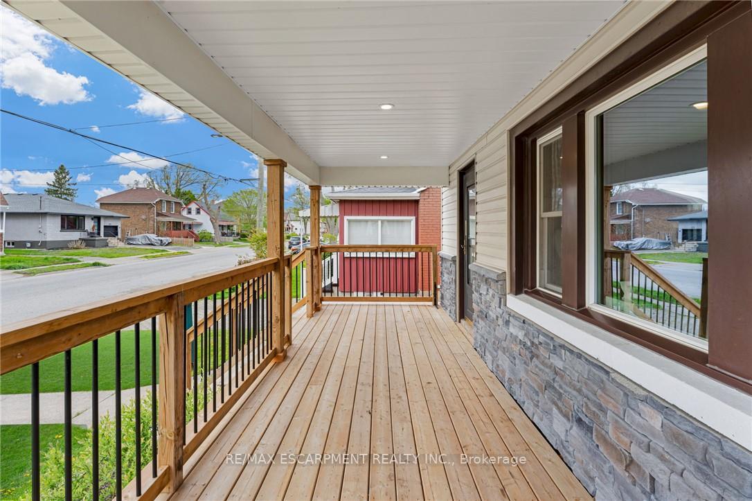 Photo 5 of 112 Oakland Avenue, Welland, Broadway — HOMEH