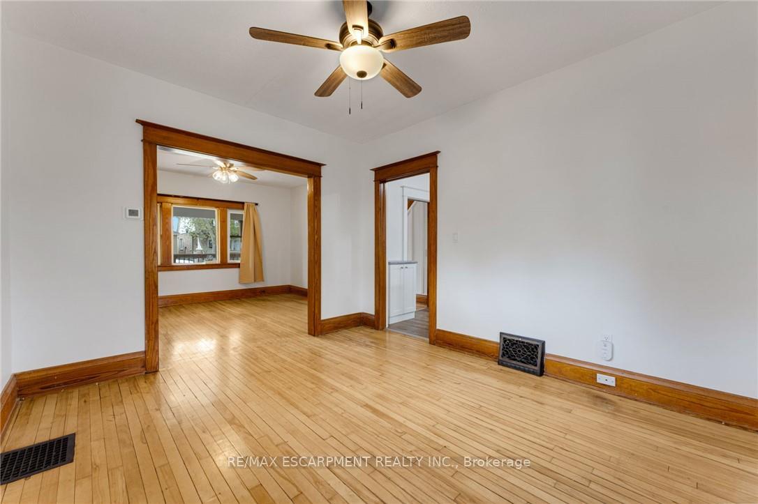 Photo 9 of 112 Oakland Avenue, Welland, Broadway — HOMEH