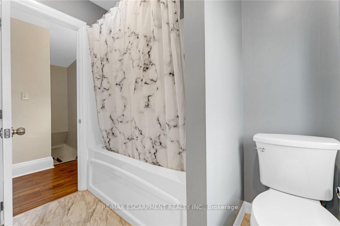 Photo 15 of 112 Oakland Avenue, Welland, Broadway — HOMEH