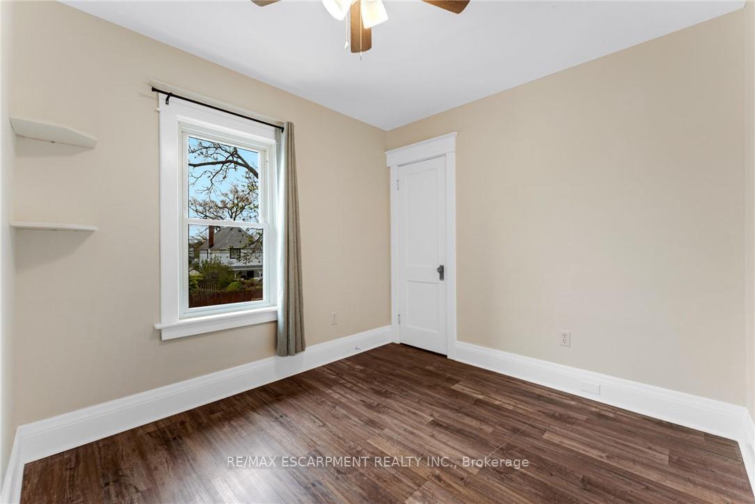 Photo 16 of 112 Oakland Avenue, Welland, Broadway — HOMEH