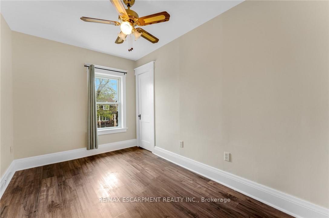Photo 18 of 112 Oakland Avenue, Welland, Broadway — HOMEH