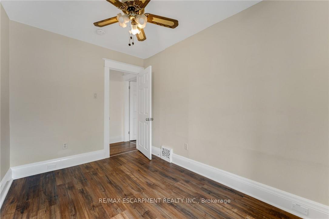Photo 19 of 112 Oakland Avenue, Welland, Broadway — HOMEH