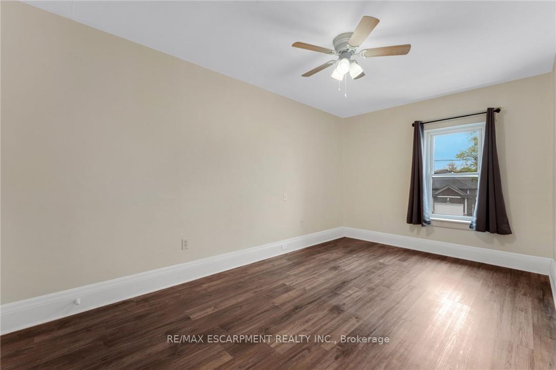 Photo 20 of 112 Oakland Avenue, Welland, Broadway — HOMEH