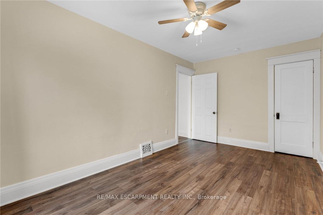 Photo 21 of 112 Oakland Avenue, Welland, Broadway — HOMEH