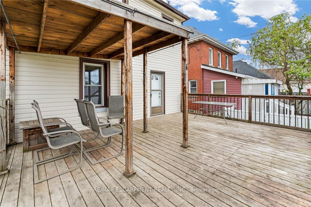 Photo 24 of 112 Oakland Avenue, Welland, Broadway — HOMEH