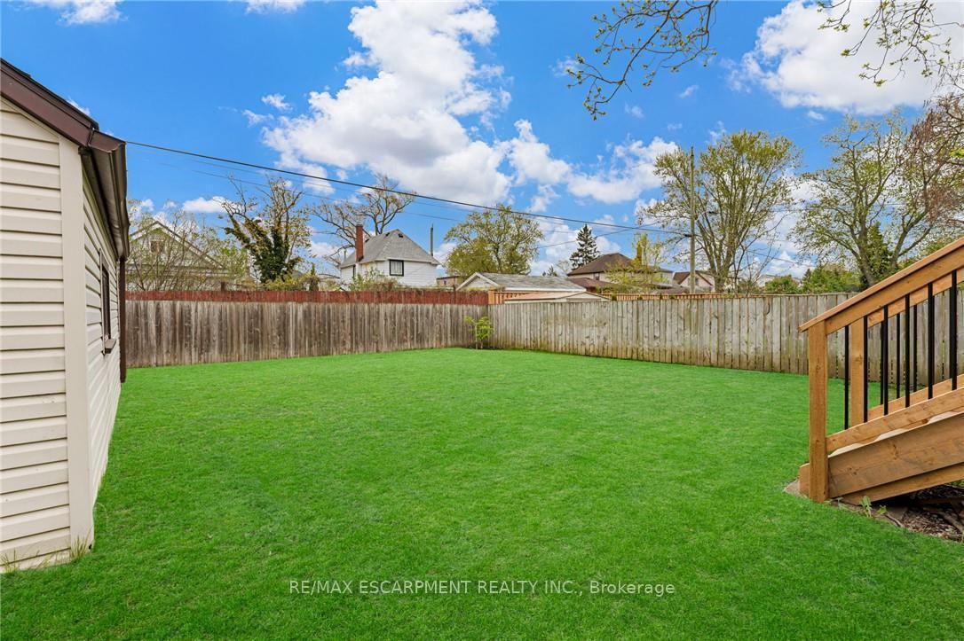 Photo 25 of 112 Oakland Avenue, Welland, Broadway — HOMEH