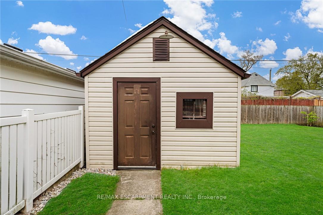 Photo 26 of 112 Oakland Avenue, Welland, Broadway — HOMEH