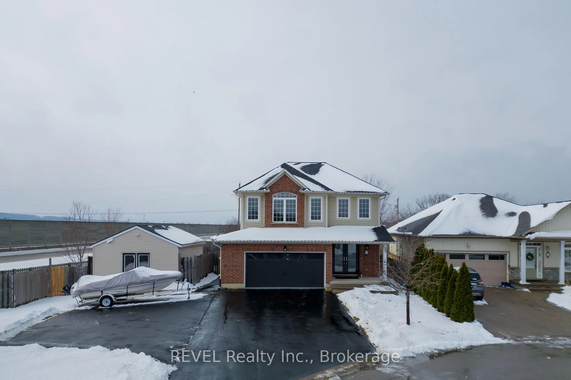 Photo 3 of 44 Sidare Court, Grimsby, Grimsby Beach — HOMEH