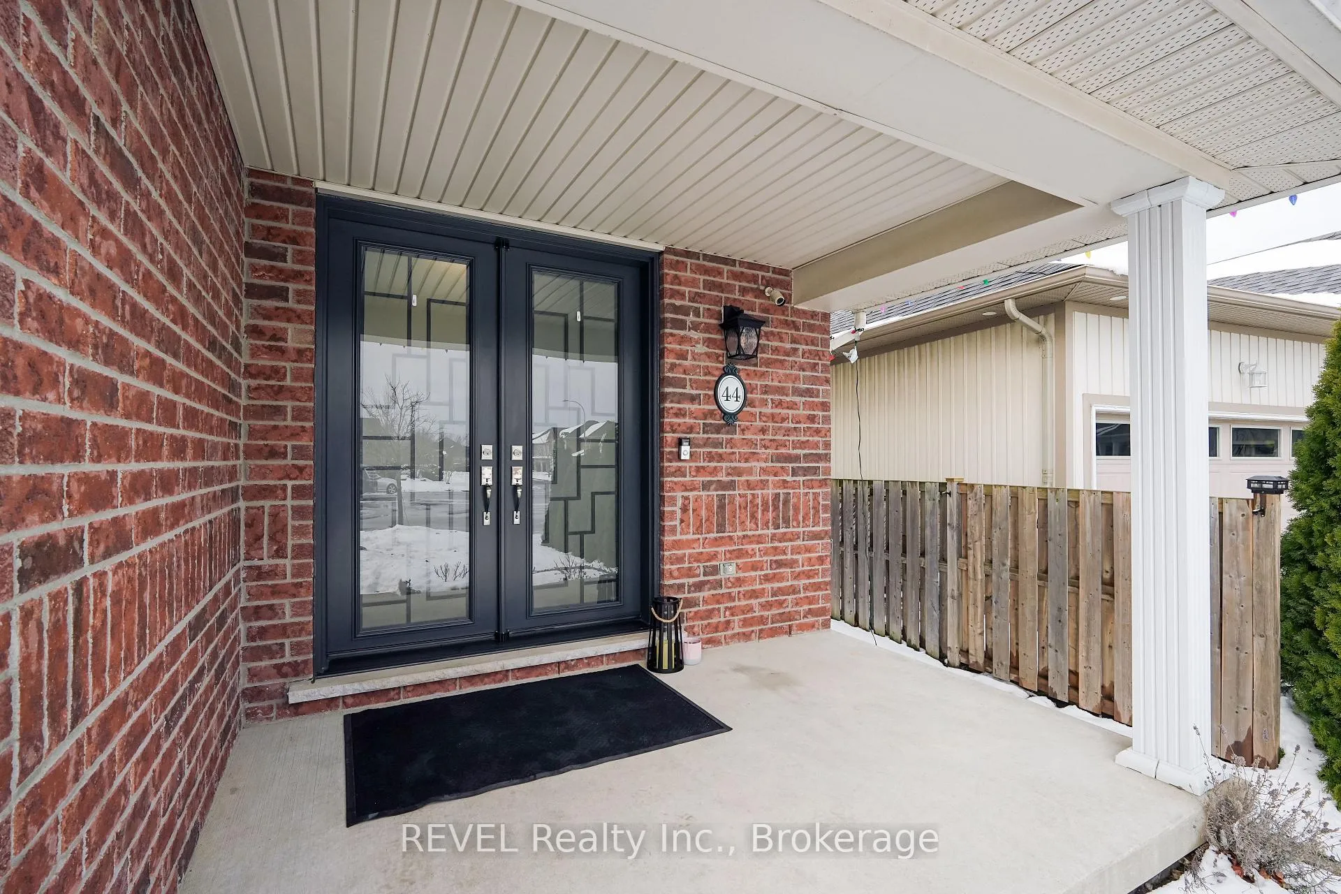 Photo 4 of 44 Sidare Court, Grimsby, Grimsby Beach — HOMEH
