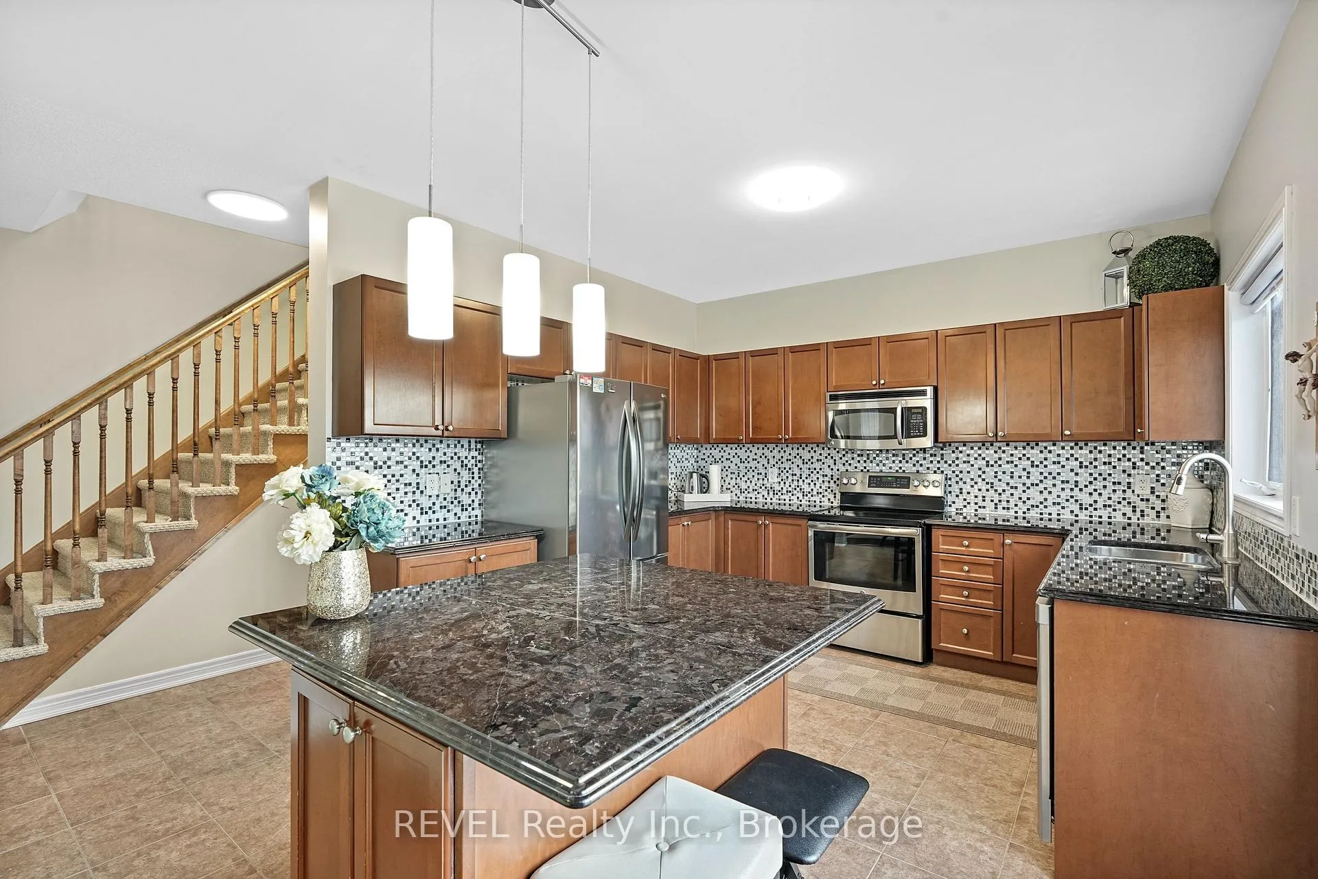 Photo 12 of 44 Sidare Court, Grimsby, Grimsby Beach — HOMEH