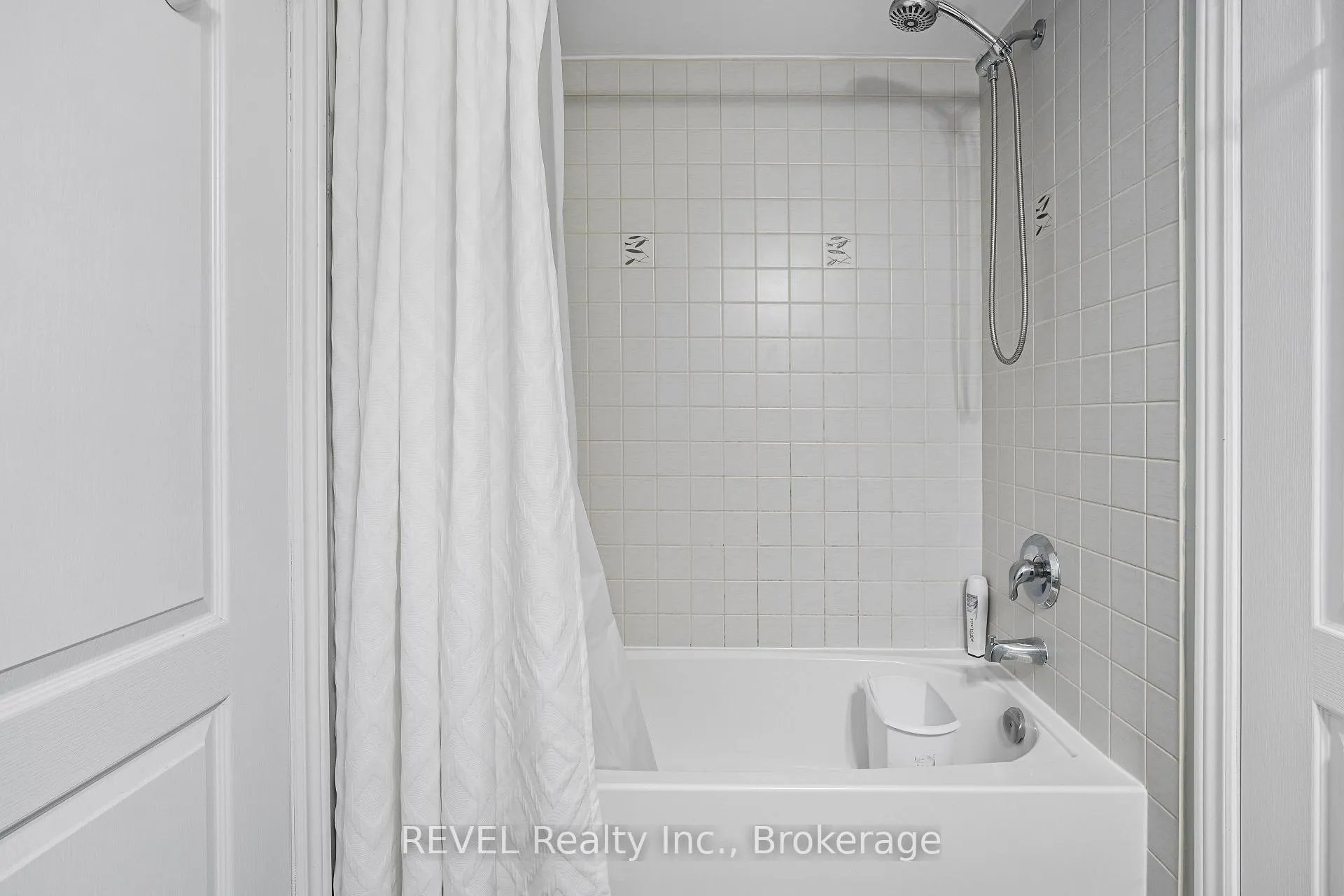 Photo 27 of 44 Sidare Court, Grimsby, Grimsby Beach — HOMEH