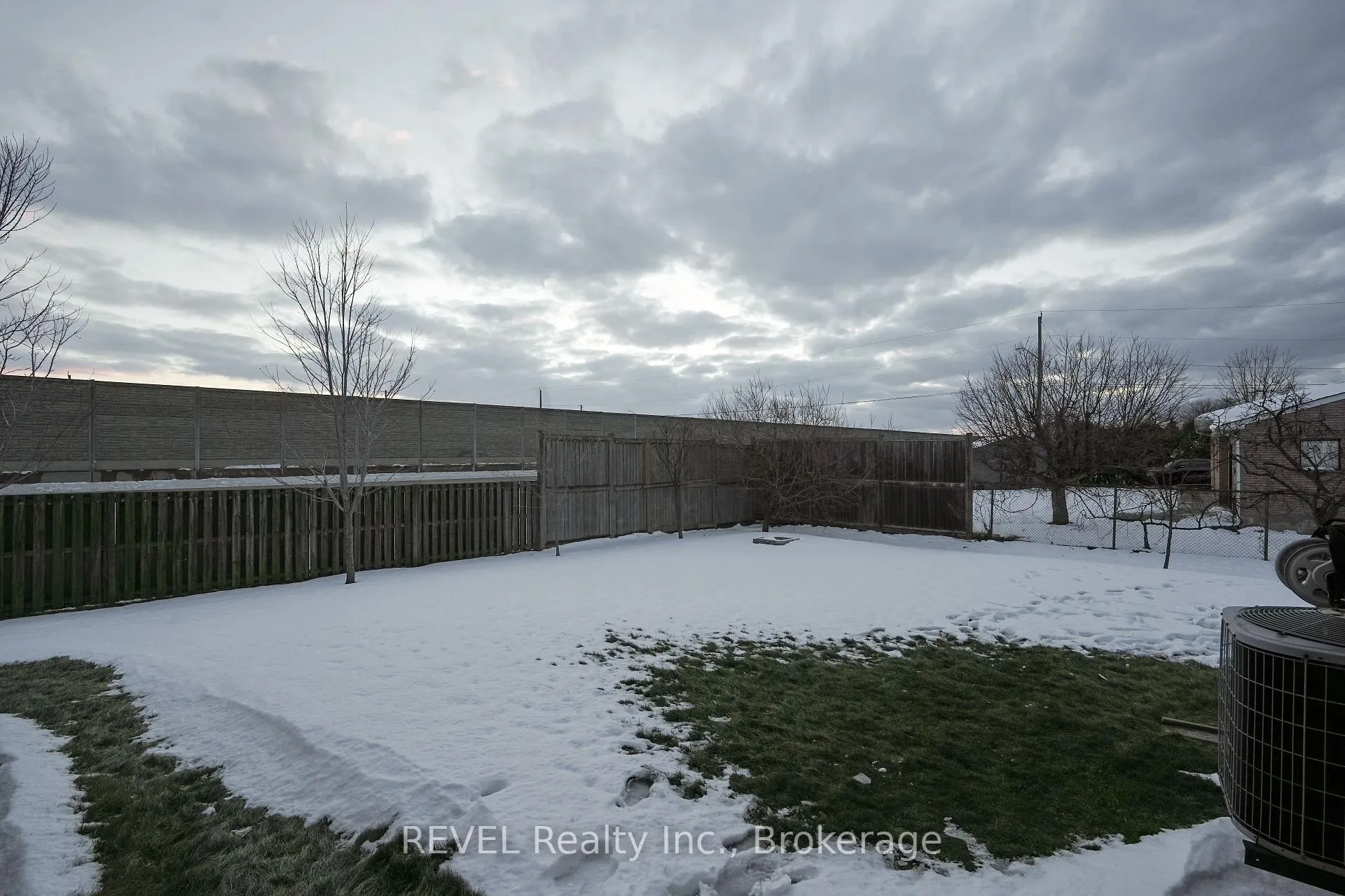 Photo 37 of 44 Sidare Court, Grimsby, Grimsby Beach — HOMEH